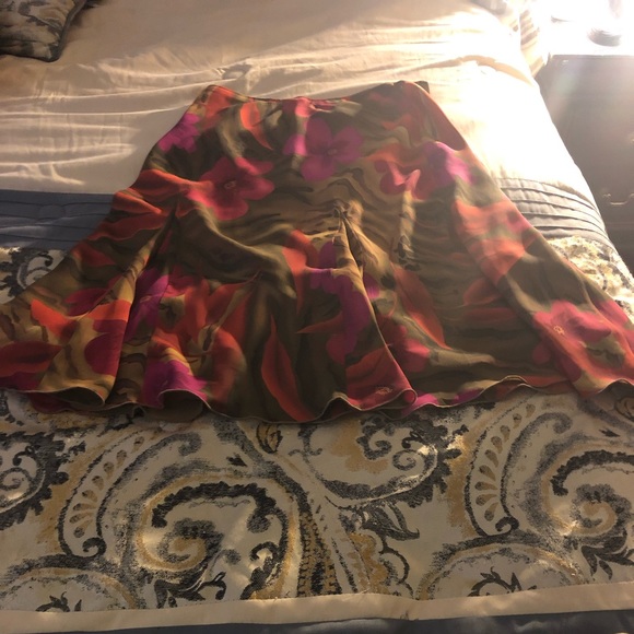 Women skirt with two splits in the front - Picture 2 of 5